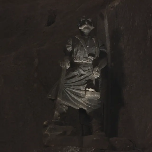 Ένα αλατένιο άγαλμα ενός μεταλλωρύχου στο Wieliczka